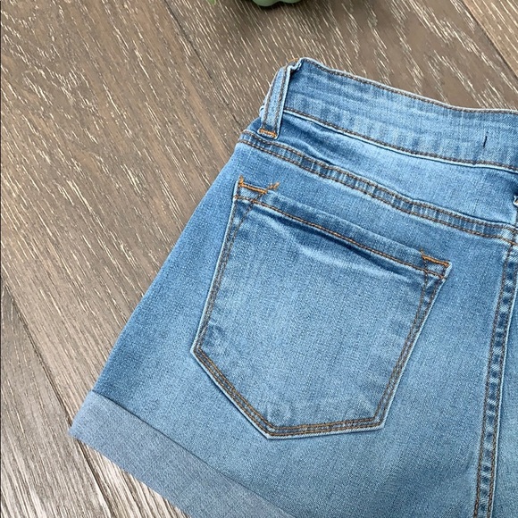 LAST 3❗️ Light Wash Blue Denim Fixed Cuff Shorts - Picture 3 of 4